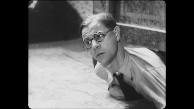 Guy Sloux dans le film comique français Attendez ... chauffeur ! (1933)