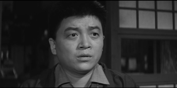 Le comédien Kokinji Katsura dans 女ばかりの夜 (La nuit des femmes, 1961) de 田中 絹代 (Kinuyo Tanaka)