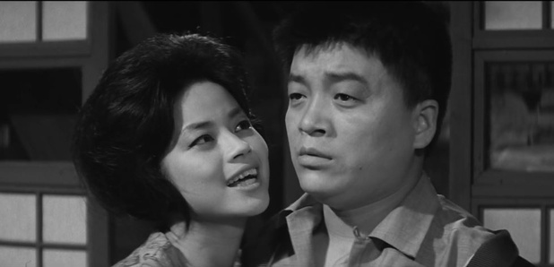 Chisako Hara et Kokinji Katsura dans le drame japonais 女ばかりの夜 (La nuit des femmes, 1961) de 田中 絹代 (Kinuyo Tanaka)