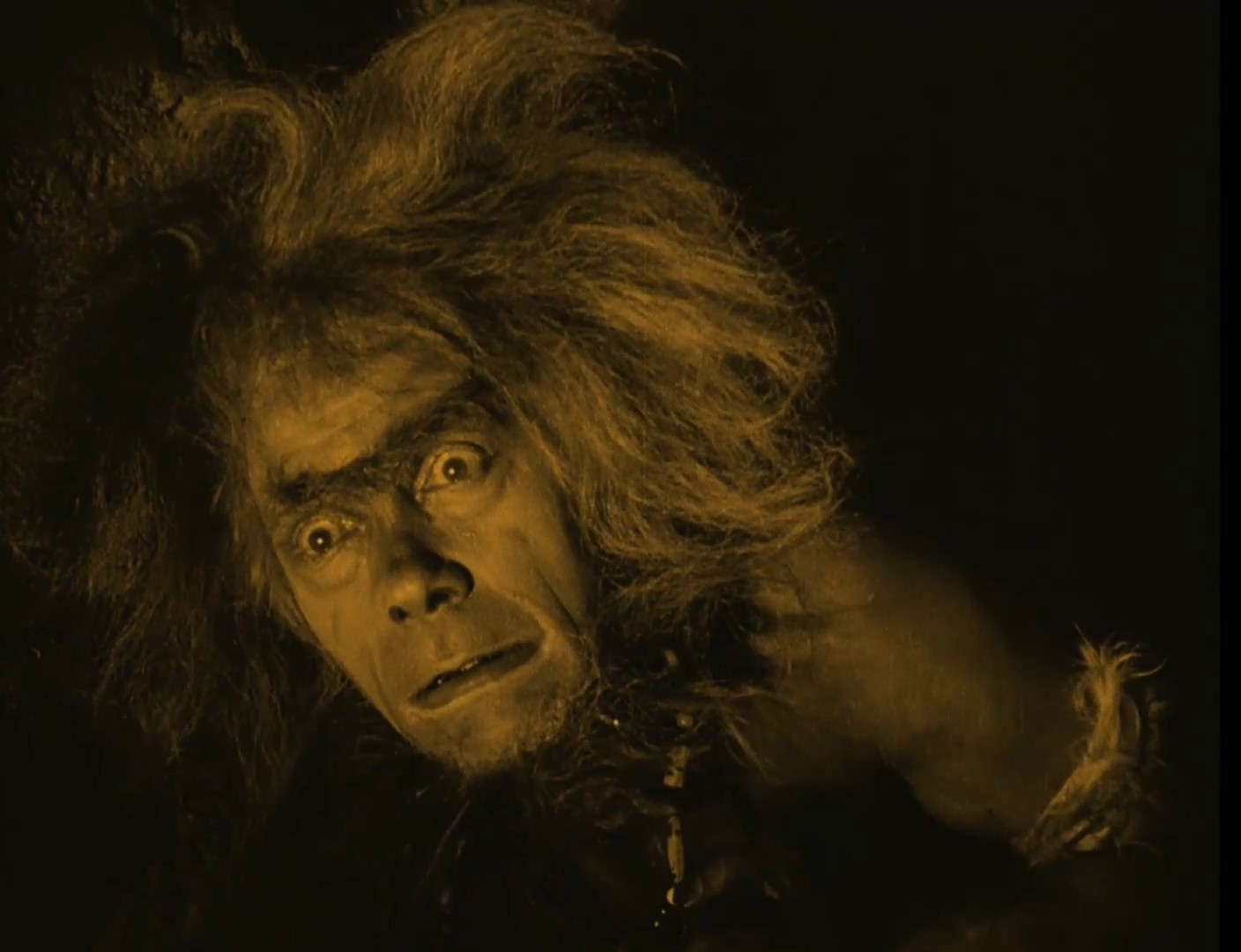 Georg John dans le film de mythologie Die Nibelungen (Les Nibelungen, 1924) de Fritz Lang