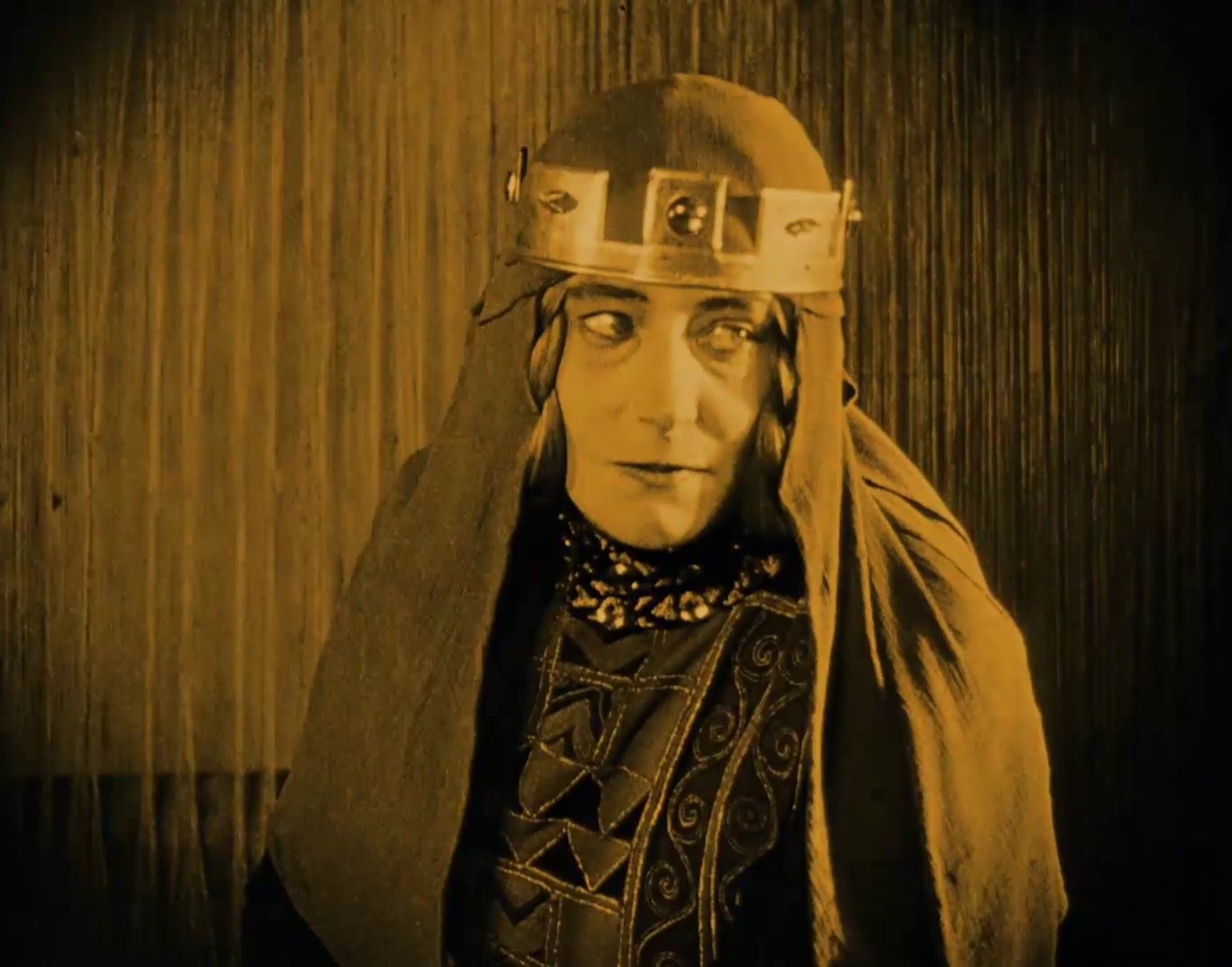 Gertrud Arnold est la reine Ute dans le film muet Die Nibelungen (Les Nibelungen, 1924) de Fritz Lang