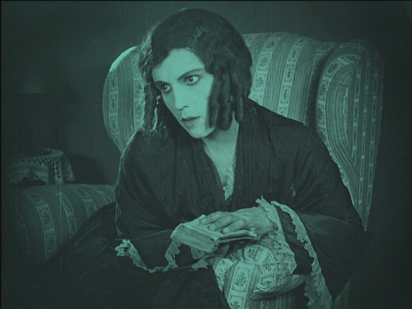 Greta Schroeder dans le film Nosferatu Eine Symphonie des Grauens (Nosferatu, une symphonie de l'horreur, 1922) de Friedrich Wilhelm Murnau