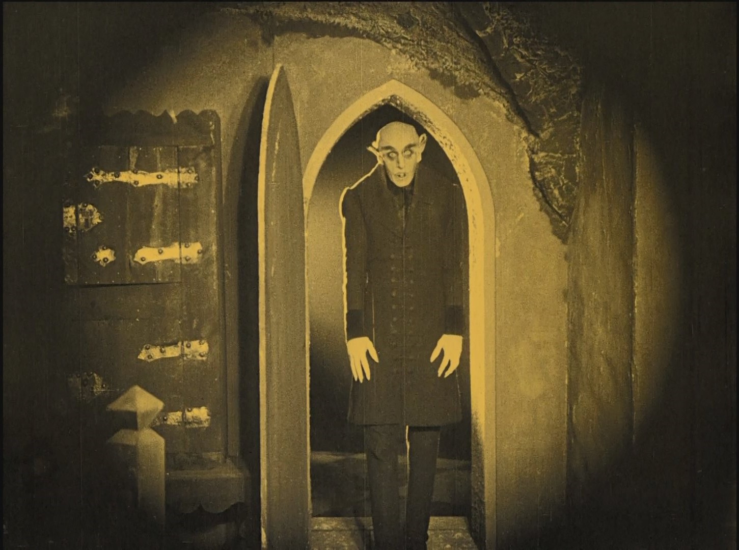 Max Schreck dans le film Nosferatu Eine Symphonie des Grauens (Nosferatu, une symphonie de l'horreur, 1922) de Friedrich Wilhelm Murnau
