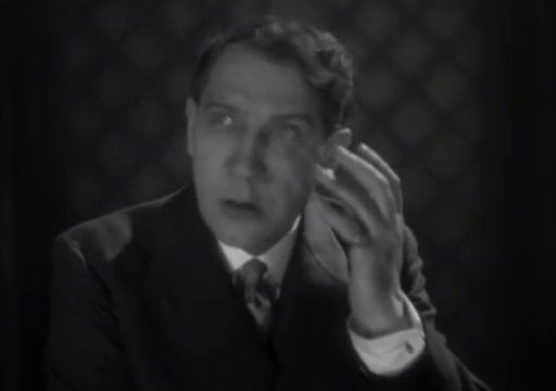 Edmond van Daële dans Le mystère de la chambre jaune (1930) de Marcel L'Herbier