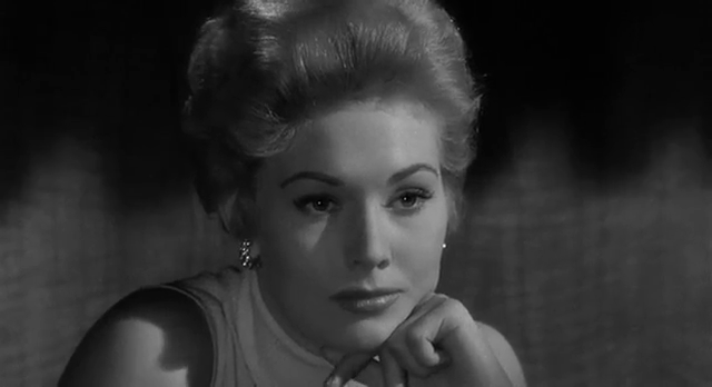 Kim Novak dans le film policier Pushover (Du plomb pour l'inspecteur, 1954) de Richard Quine