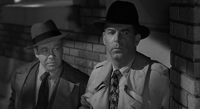 Allen Nourse et Fred Mac Murray dans le film policier Pushover (Du plomb pour l'inspecteur, 1954) de Richard Quine