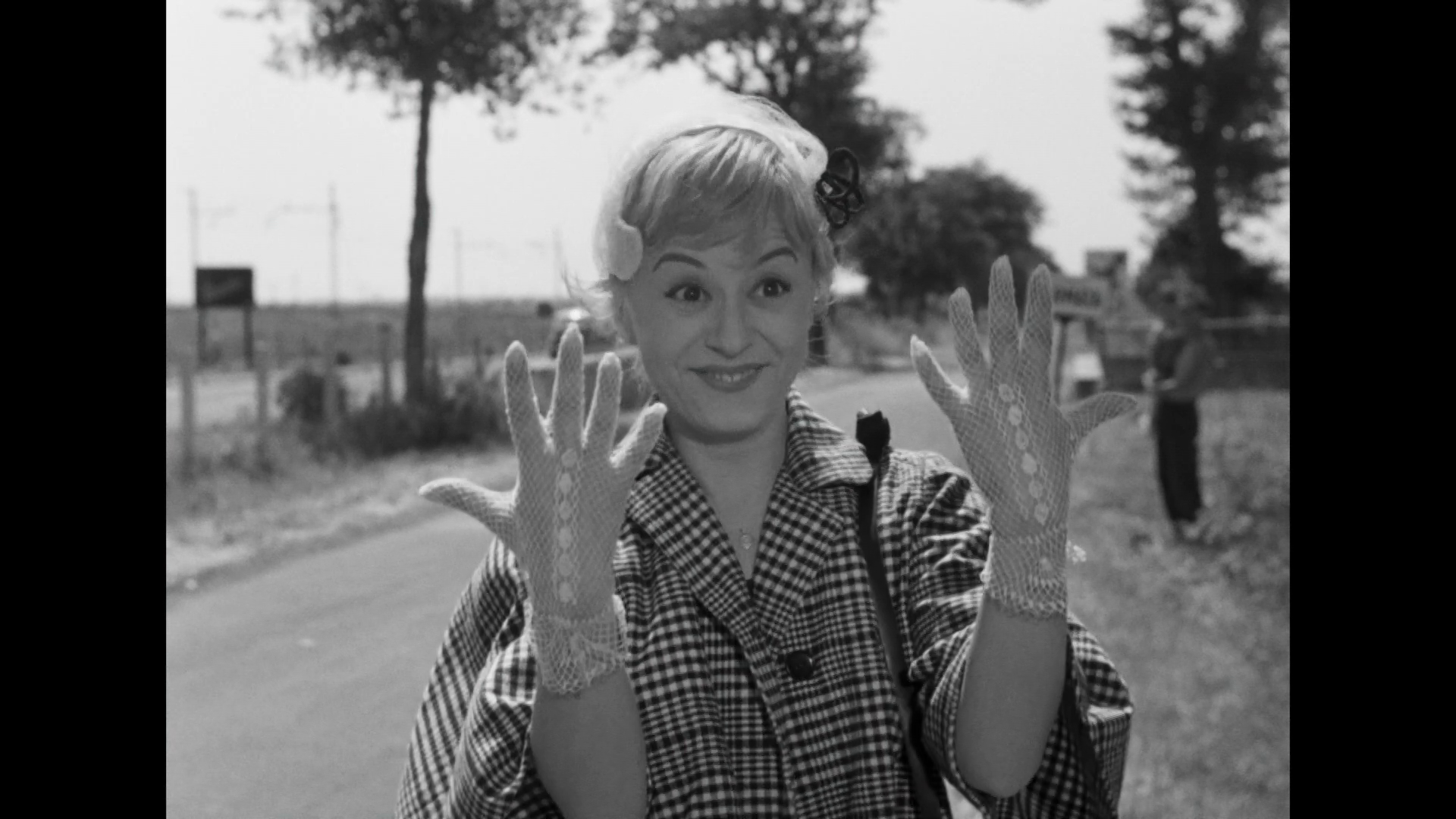 Giulietta Masina dans le film Le notti di Cabiria (Les nuits de Cabiria, 1957) de Federico Fellini