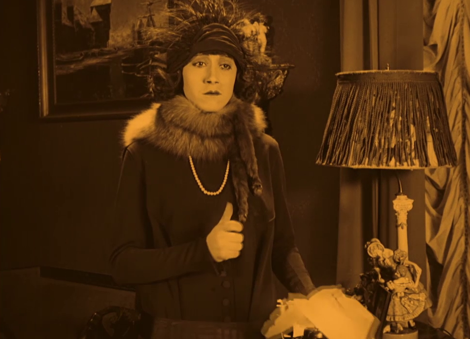 Anna Gorilowa dans le film allemand Mister Radio (1924) de Nunzio Malasomma