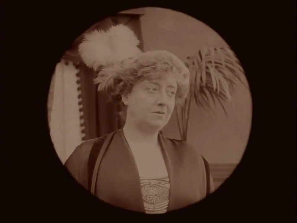 L'actrice Kate Tyndall dans le film fantastique muet A message from Mars (1913) de J. Wallett Waller