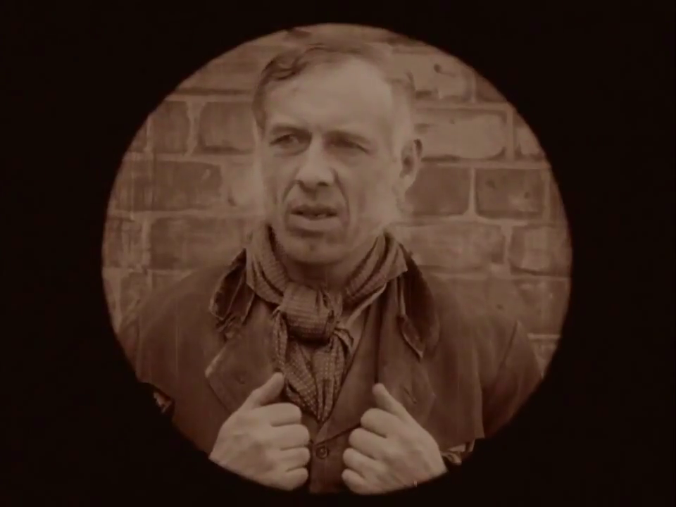 L'acteur Hubert Willis dans le film fantastique muet britannique A message from Mars (1913) de J. Wallett Waller