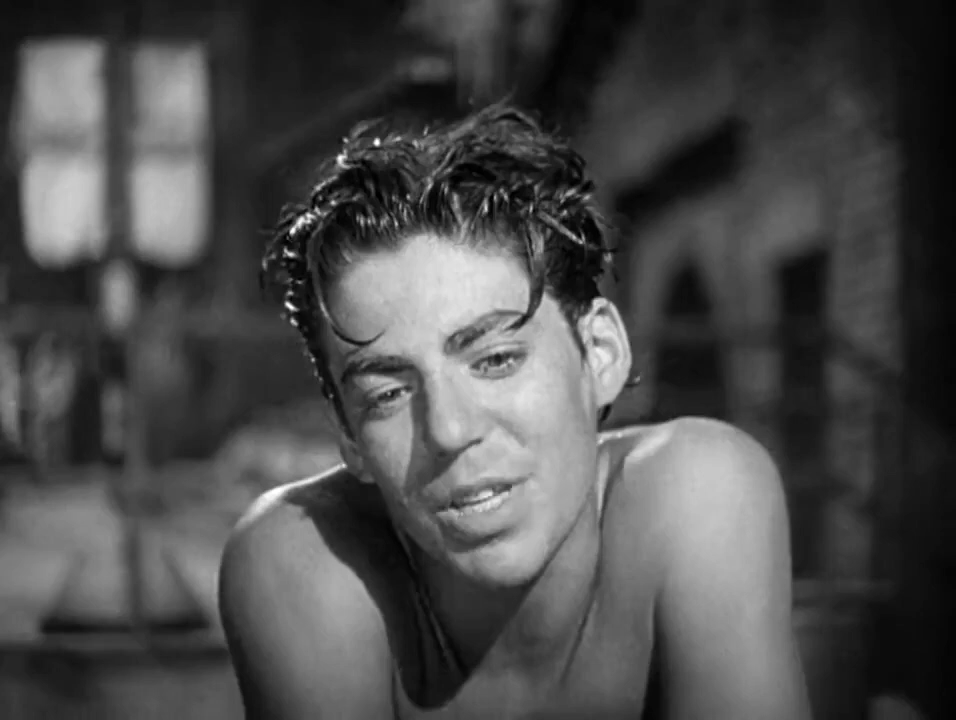 Billy Halop dans le film Dead end (Rue sans issue, 1937) de William Wyler