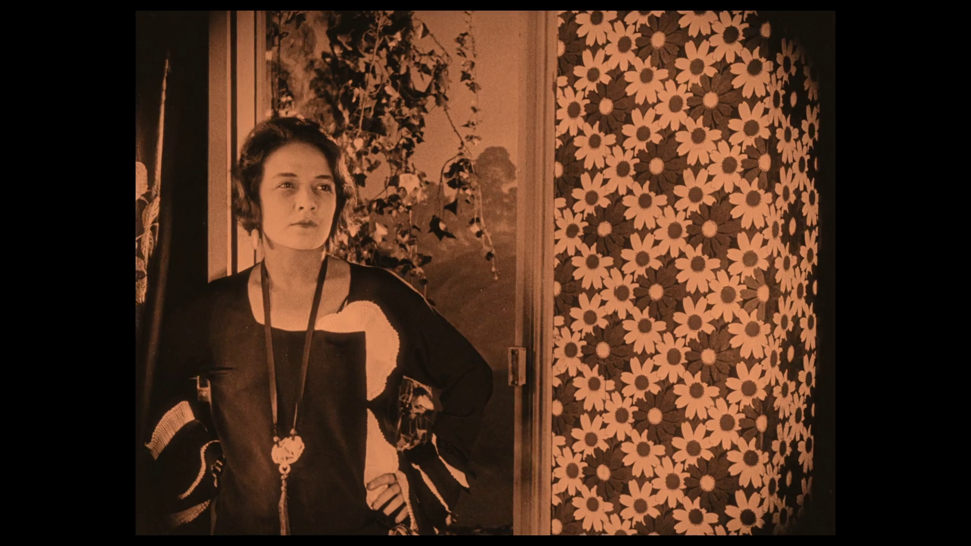 Mary Harald dans le film L'autre aile (1923) de Henri Andréani