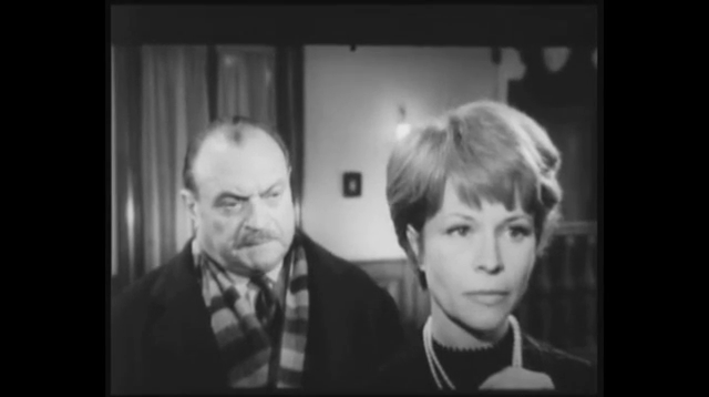 Raymond Souplex et Renée Cosima dans le film policier L'assassin viendra ce soir (1964) de Jean Maley