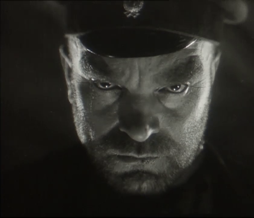 Image du film muet soviétique Генеральная линия (La ligne générale, 1929) de Сергей Михайлович Эйзенштейн (Sergueï Mikhaïlovitch Eisenstein) et Григорий Василевич Александров (Grigori Alexandrov)