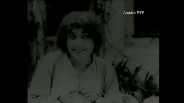 Maria de Oliveira dans le film muet portugais A rosa do Adro (Le roman de Rose, 1919) de Georges Pallu