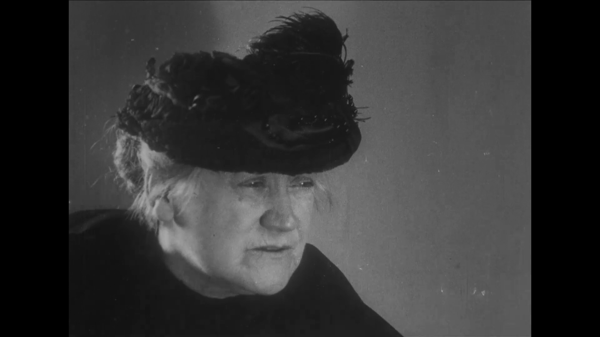 Irma Perrot dans le film muet Sa tête (1929) de Jean Epstein