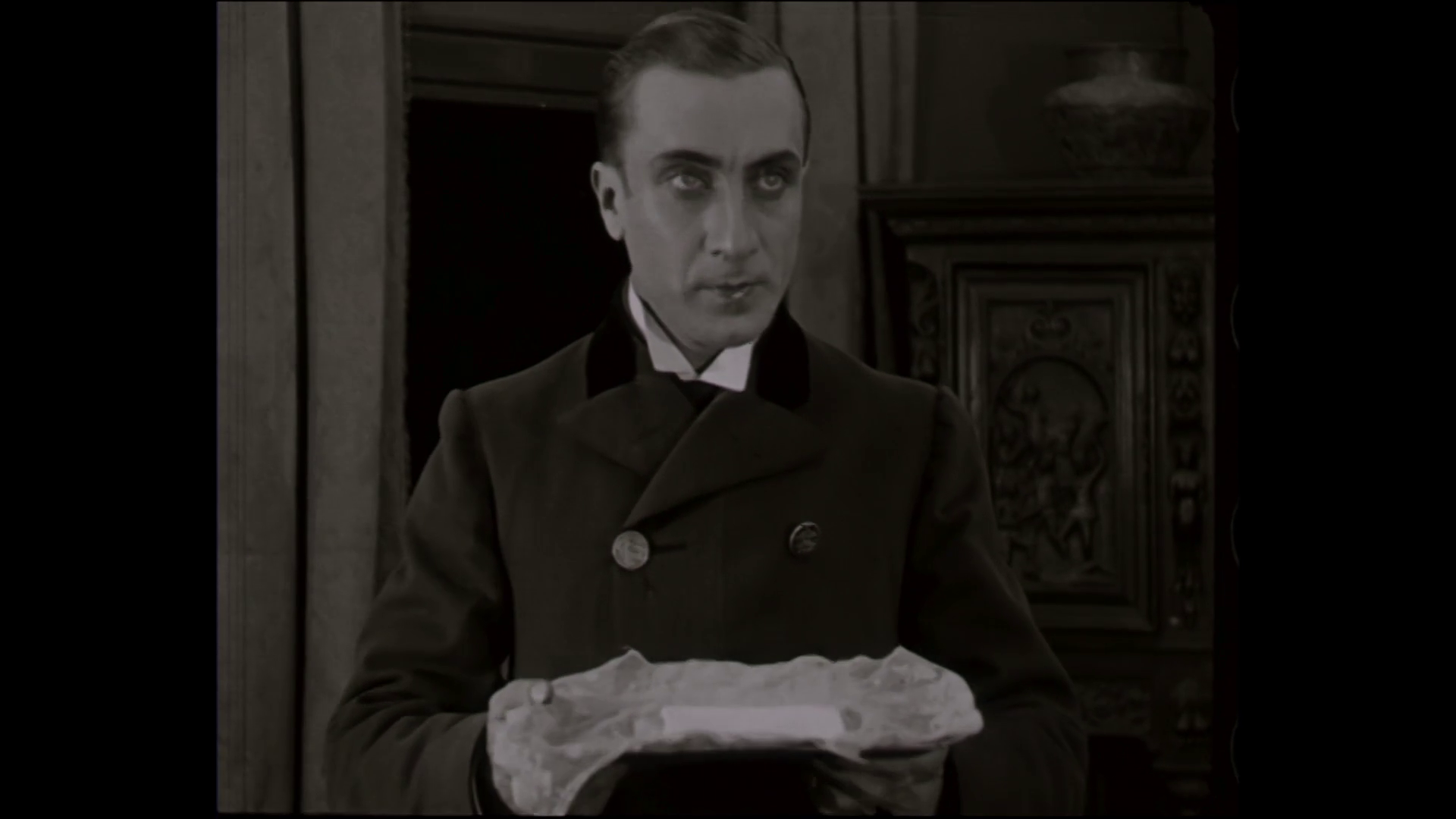 Ivan Mosjoukine dans L'angoissante aventure (1920) de Yakov Protazanov