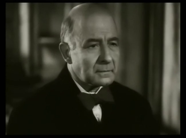 Pierre Palau dans Huit hommes dans un château (1942) de Richard Pottier
