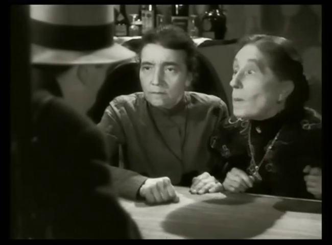 Julienne Paroli et Gabrielle Fontan dans le film policier Huit hommes dans un château (1942) de Richard Pottier