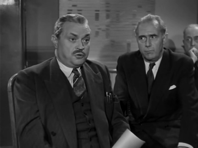 Raymond Souplex et Camille Guérini dans le film policier Identité judiciaire (1951) de Hervé Bromberger