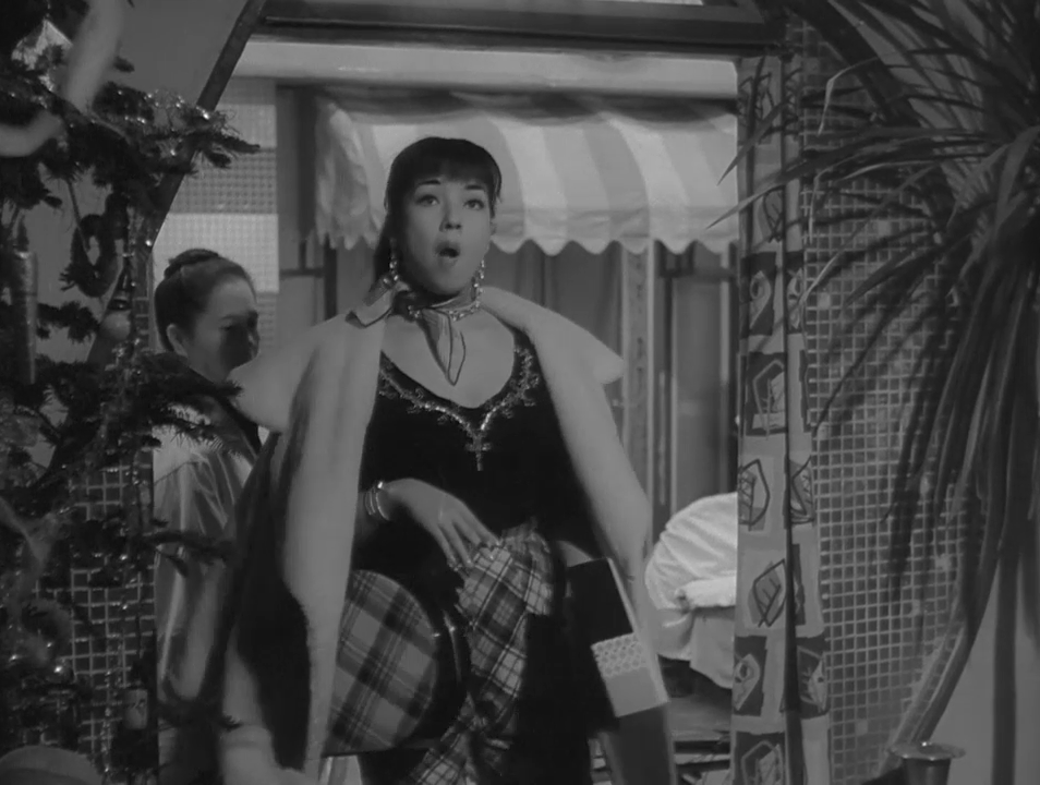 L'actrice Machiko Kyō dans le film japonais 赤線地帯 (La rue de la honte,1956) de 溝口 健二 (Kenji Mizoguchi)