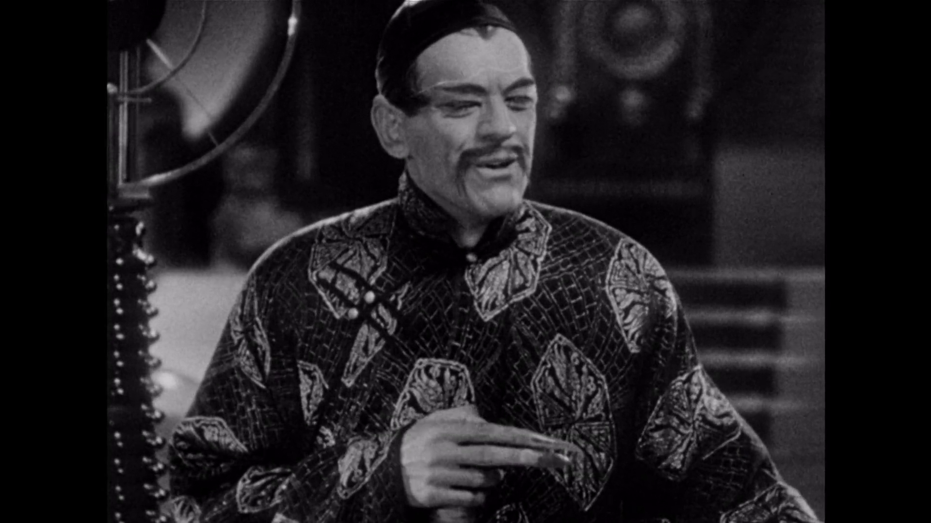 Boris Karloff dans le film The mask of Fu Manchu (Le masque d'or, 1932) de Charles Brabin