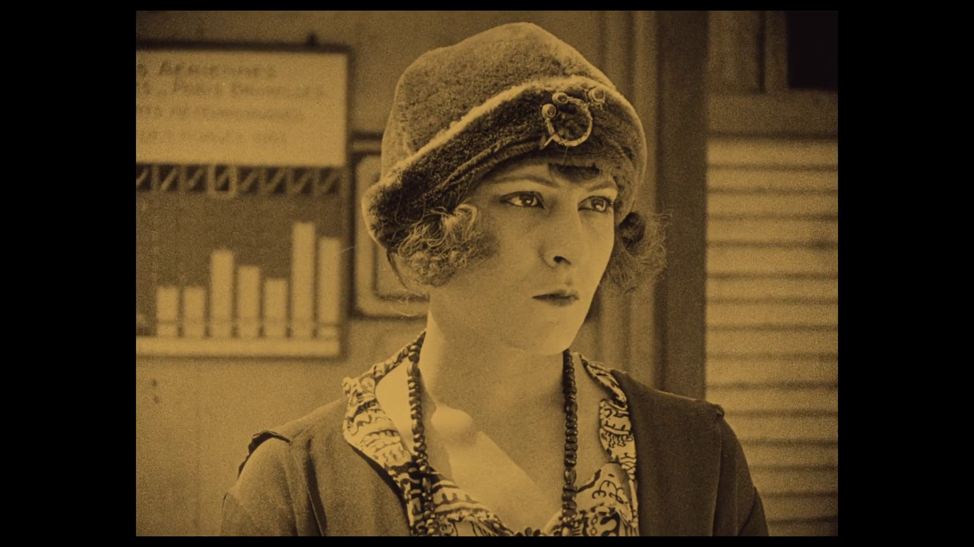 Marthe Ferrare dans le film muet L'autre aile (1923) de Henri Andréani