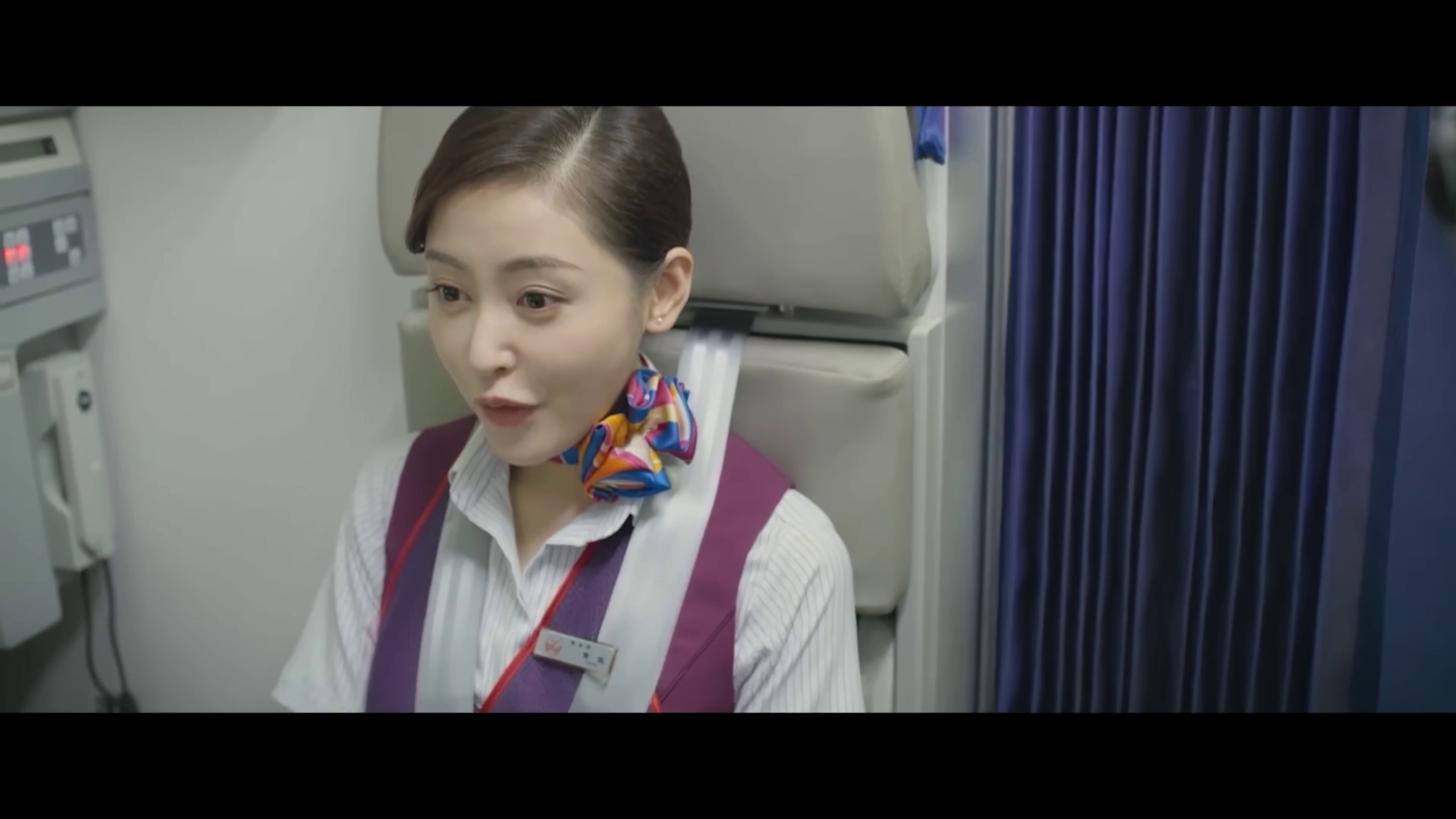 Une hôtesse de l'air dans le film chinois 中国机长 (The captain, 2019) de Wai Keung Lau