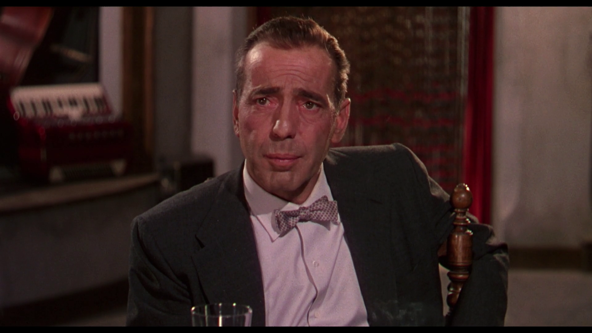 Humphrey Bogart dans le film The barefoot contessa (La comtesse aux pieds nus, 1954) de Joseph L. Mankiewicz Humphrey Bogart dans le film The barefoot contessa (La comtesse aux pieds nus, 1954) de Joseph L. Mankiewicz