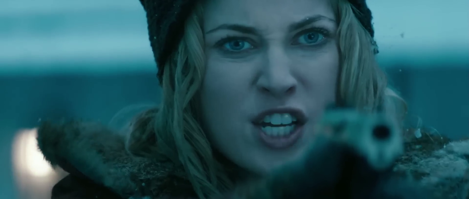 Charlotte Sullivan dans le film de science-fiction The colony (2013) de Jeff Renfroe