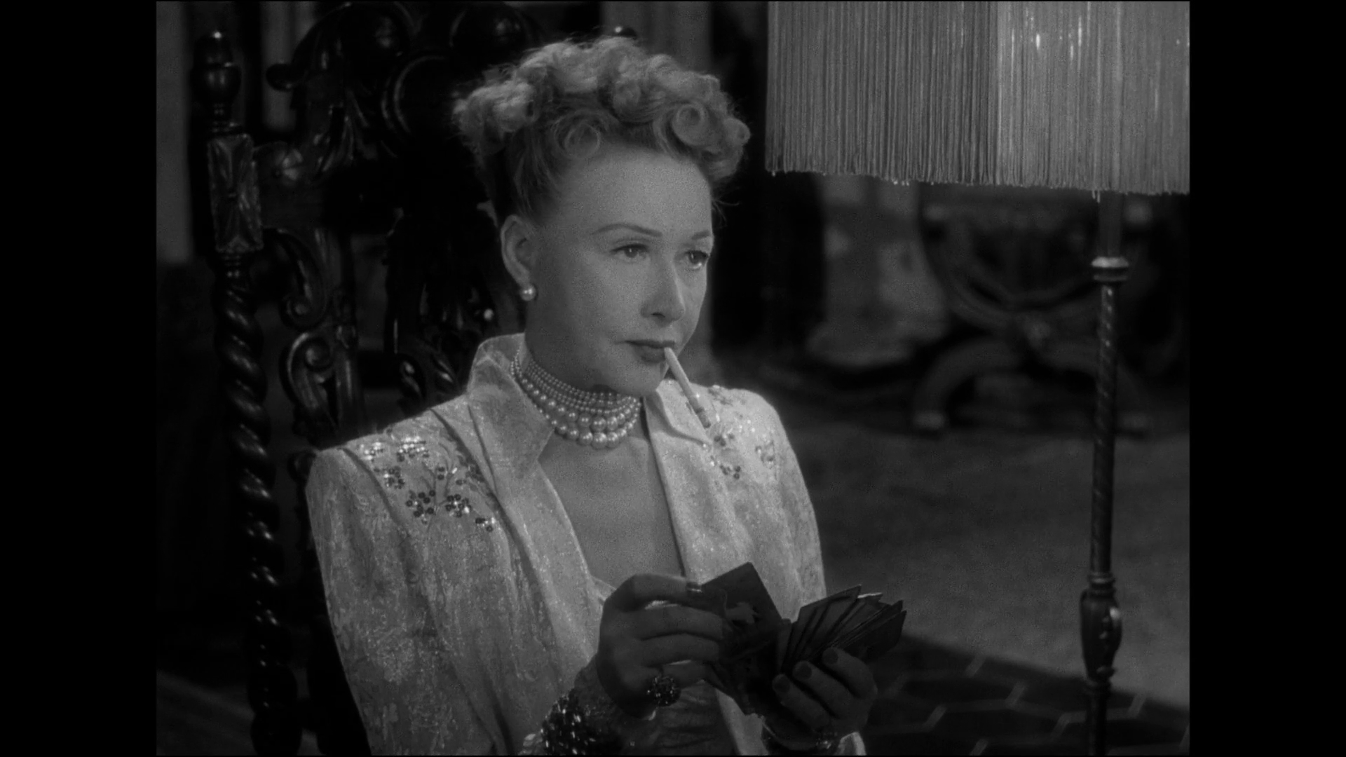L'actrice Anna Q. Nilsson dans le  film hollywoodien Sunset Boulevard (Boulevard du crépuscule, 1950) de Billy Wilder