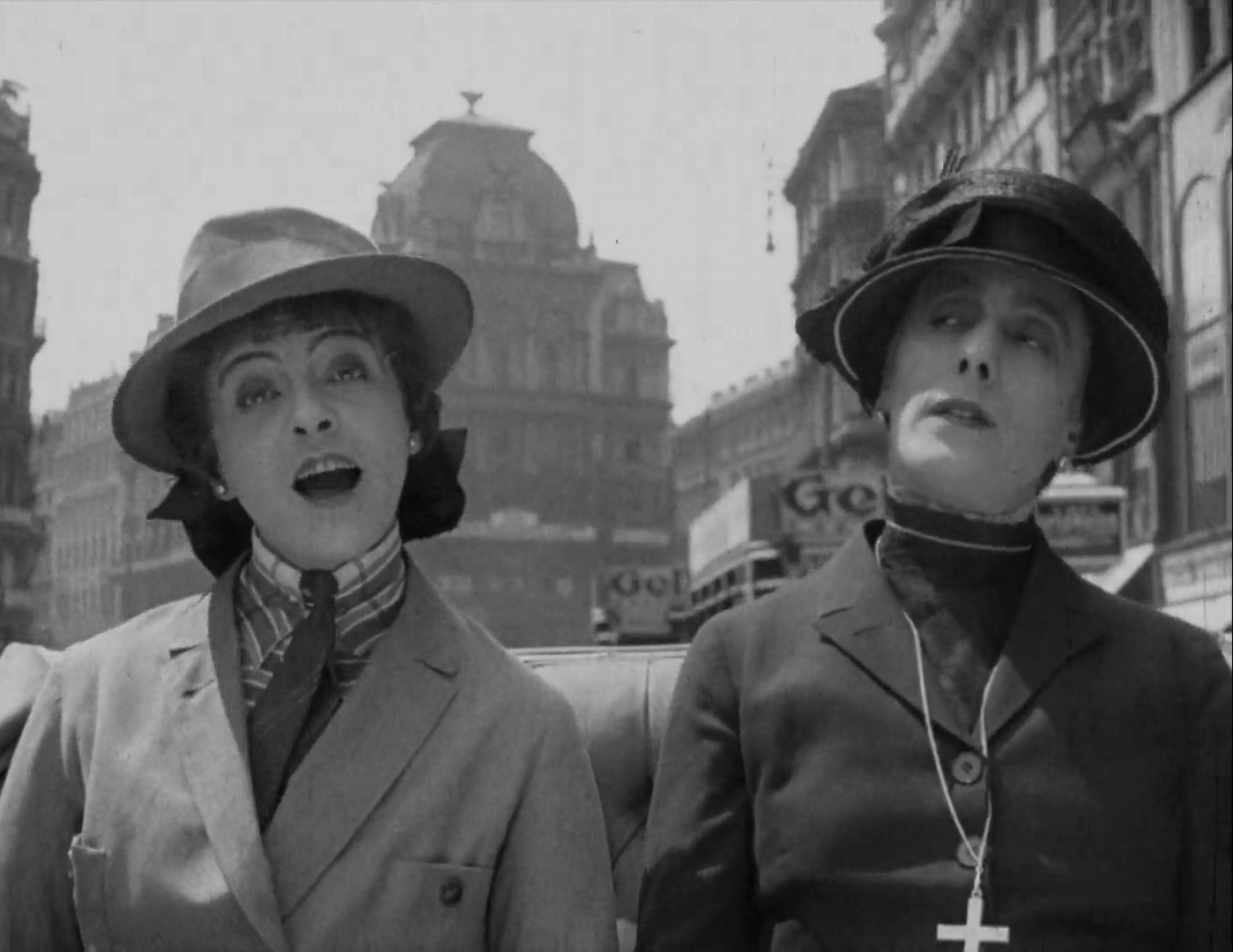 Mady Christians et Mathilde Sussin dans la comédie muette de la UFA Ein Walzertraum (Rêve de valse, 1925) de Ludwig Berger