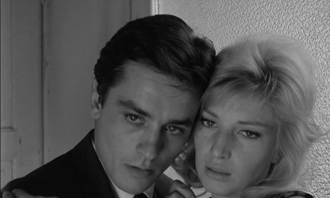 Monica Vitti et Alain Delon dans L'eclisse (L'éclipse, 1962) de Michelangelo Antonioni