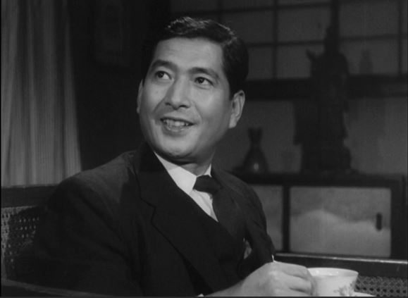 Shūji Sano dans la comédie familiale japonaise 月は上りぬ (La lune s'est levée, 1955) de 田中 絹代 (Kinuyo Tanaka)