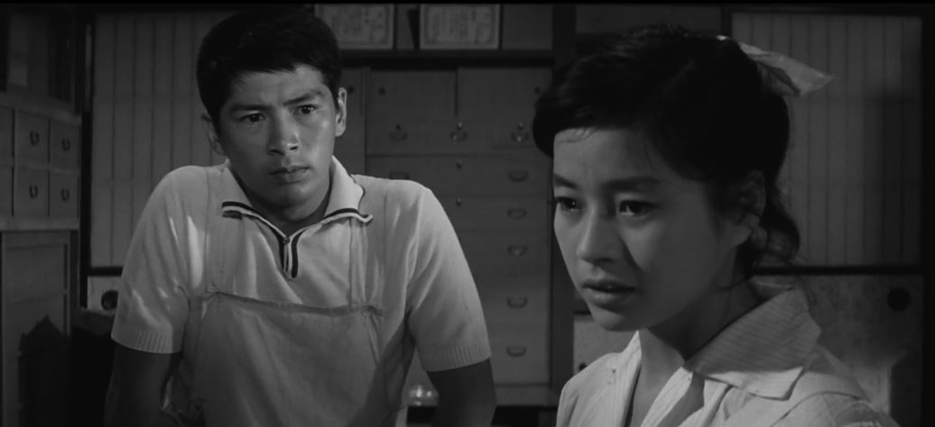 Chisako Hara et Yōsuke Natsuki  dans le drame cinématographique 女ばかりの夜 (La nuit des femmes, 1961) de 田中 絹代 (Kinuyo Tanaka)