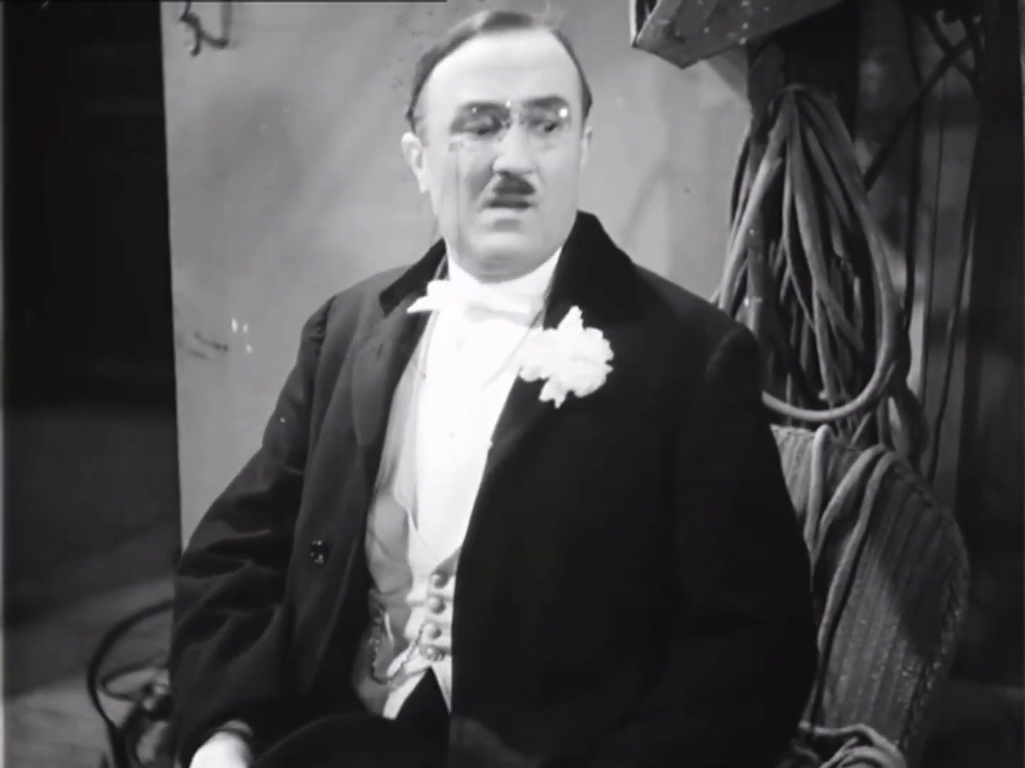 Paul Villé dans le court-métrage musical français Son plus bel exploit (1932) d'André E. Chotin